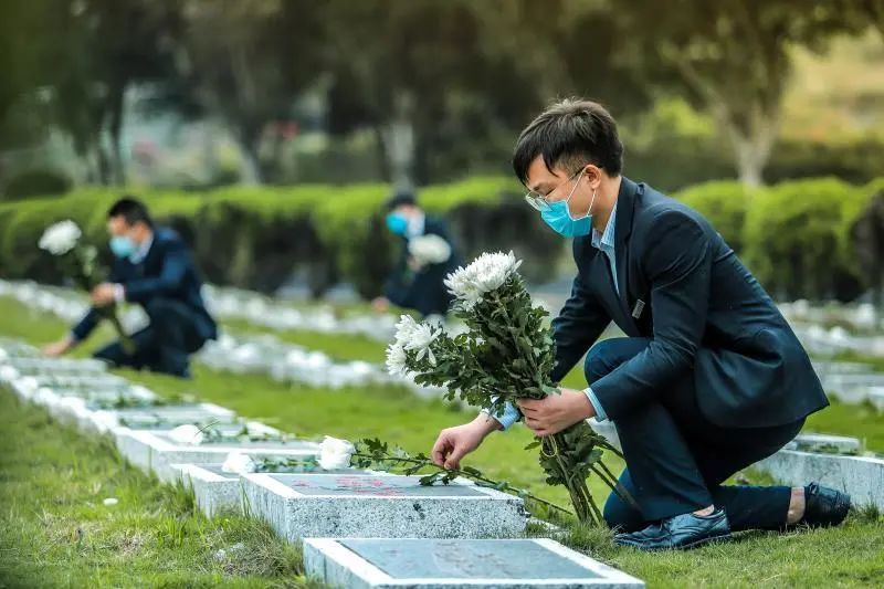 加强普惠性、基础性、兜底性民生建设